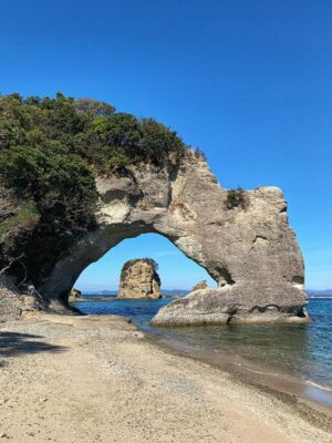 北浜の洞門（通り抜け奇岩）
